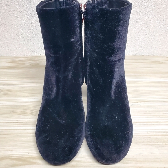 Kenneth Cole Renna Black Velvet Floral Pattern Ankle Boots Size 8.5 39 - Picture 3 of 11